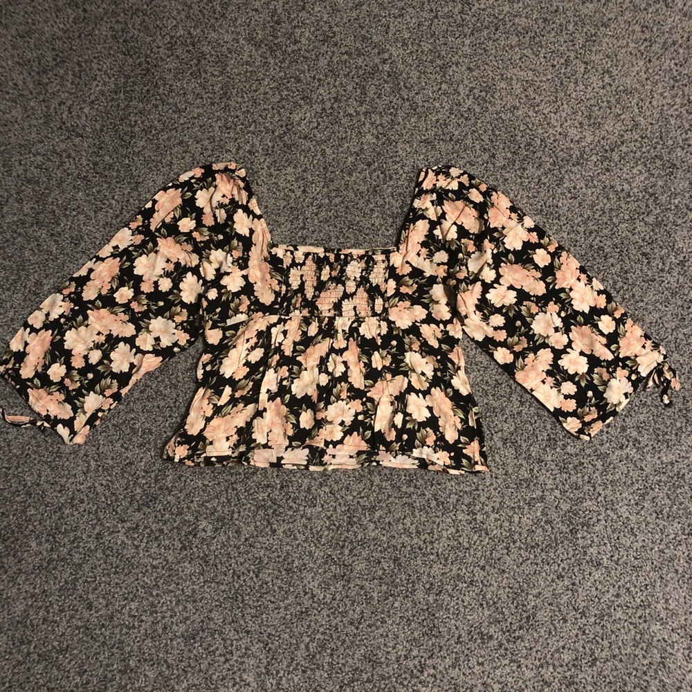 American Eagle Floral Cropped Top 3/4 Sleeve NWT